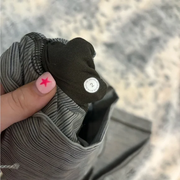 size 2 lululemon leggings - Picture 3 of 4